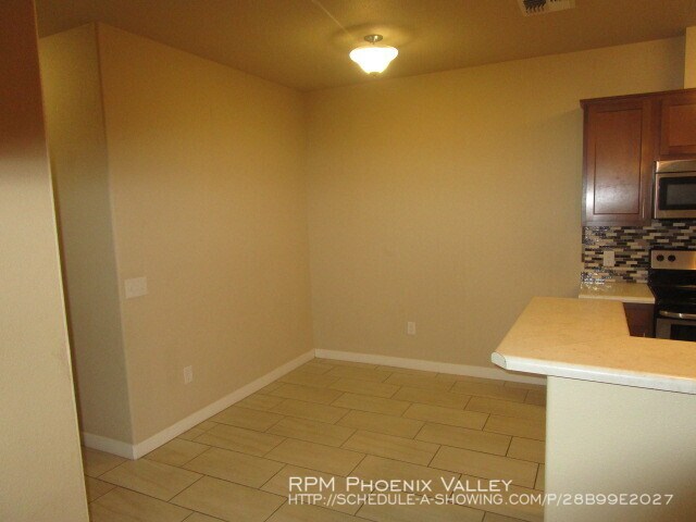 Building Photo - 2525 E Siesta Ln