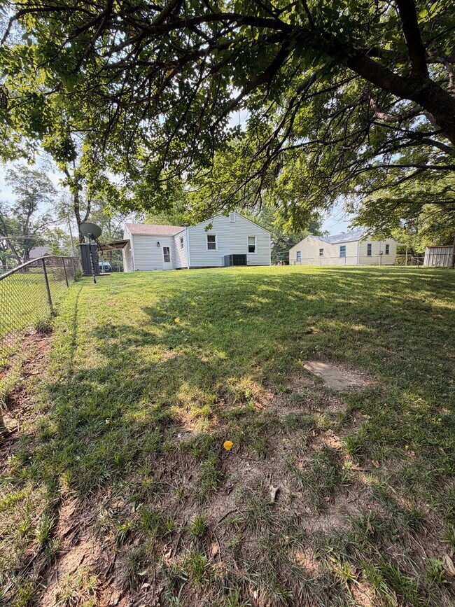Foto del edificio - Charming 3-Bedroom  1-bath Kansas City Home with Beautiful Hardwood Floors!