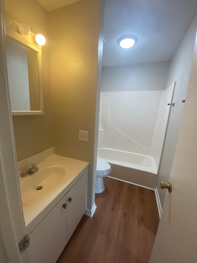 Building Photo - 2110 Schwab Ct