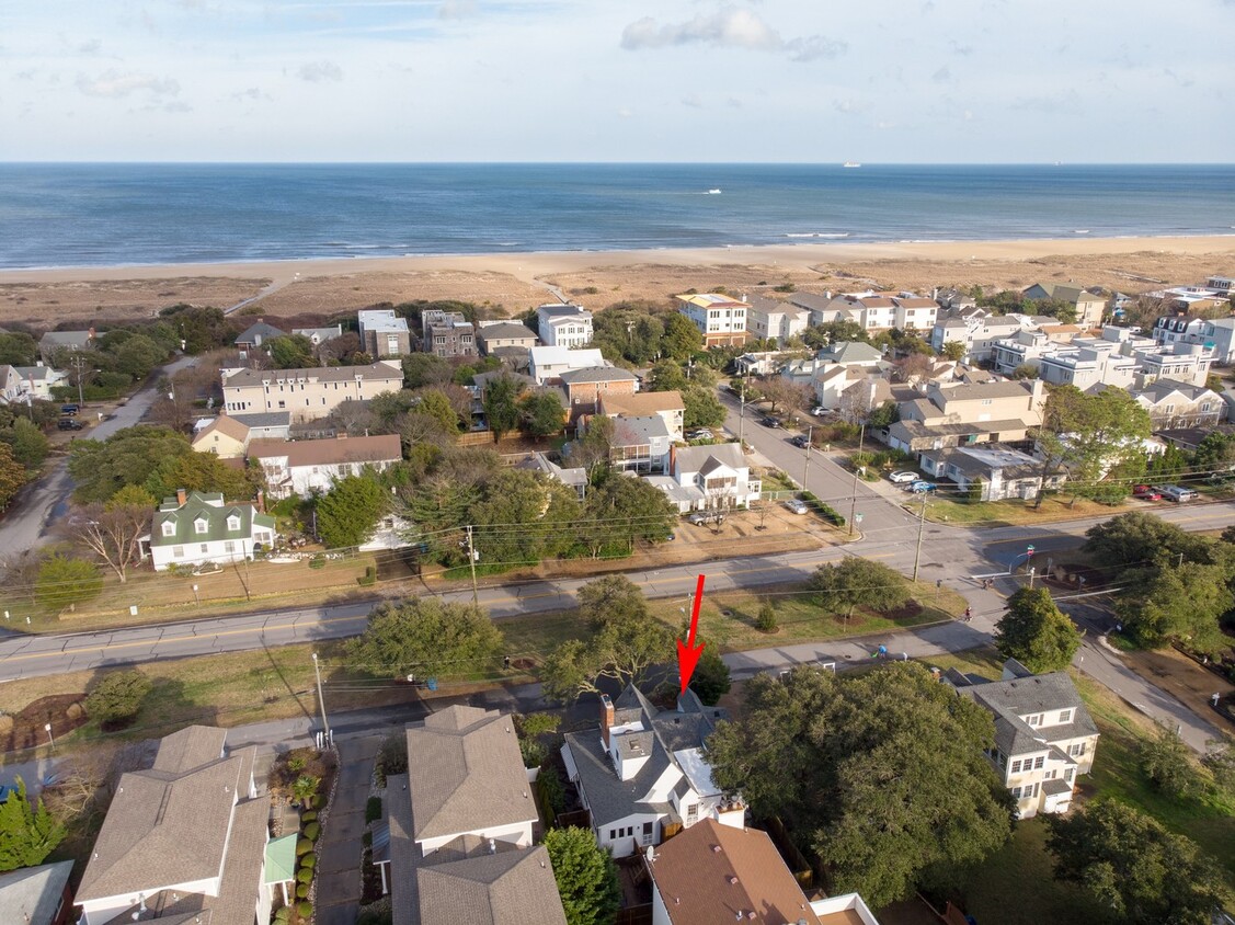 Primary Photo - Quaint North End Beach Cottage