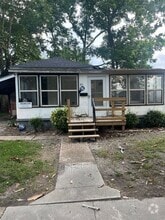 Building Photo - 311 N Pine Ave