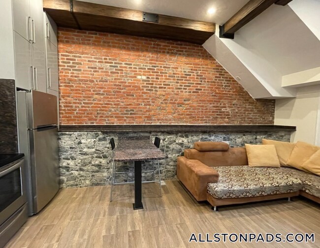 Foto del edificio - 1028a Commonwealth Ave