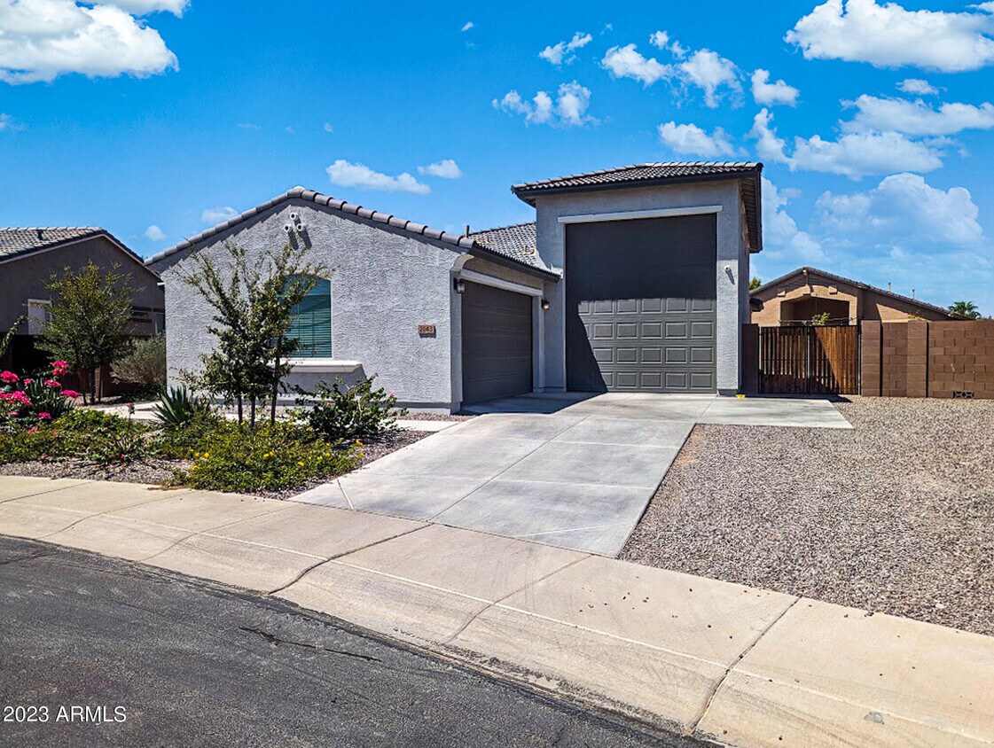 Primary Photo - 2043 N Vega Ct