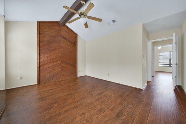 Foto del edificio - 9901 Sharpcrest St