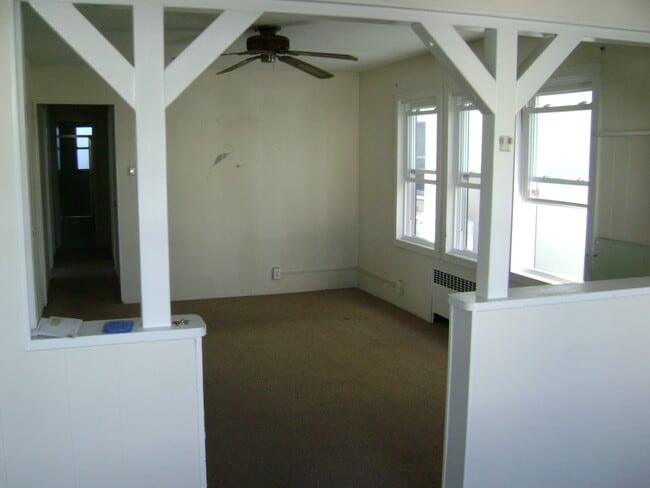 Building Photo - 27 Illinois Ave