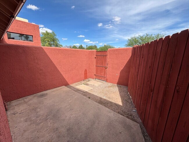 Foto del edificio - 1 E Navajo Rd