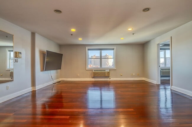 Building Photo - 1720 New York Ave