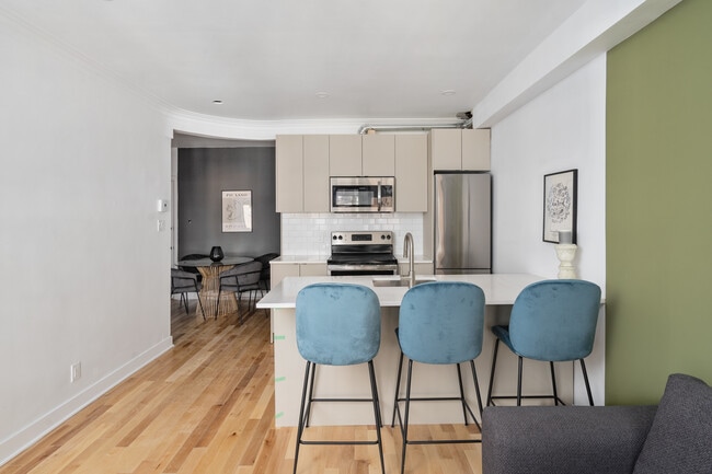 Building Photo - 4930 Av Saint-Kévin