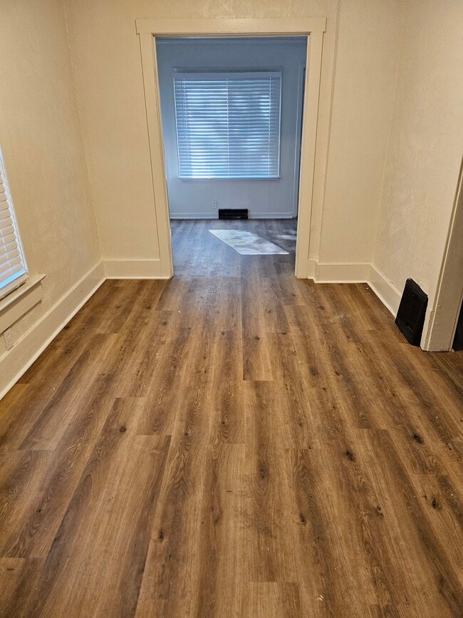 Building Photo - 1118 Santee Ave