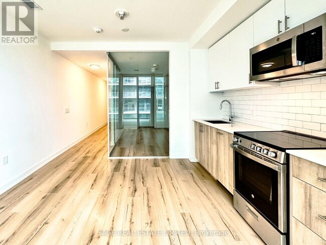 Building Photo - 1195 The Queensway