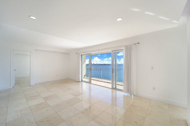 Foto del edificio - 11111 Biscayne Blvd