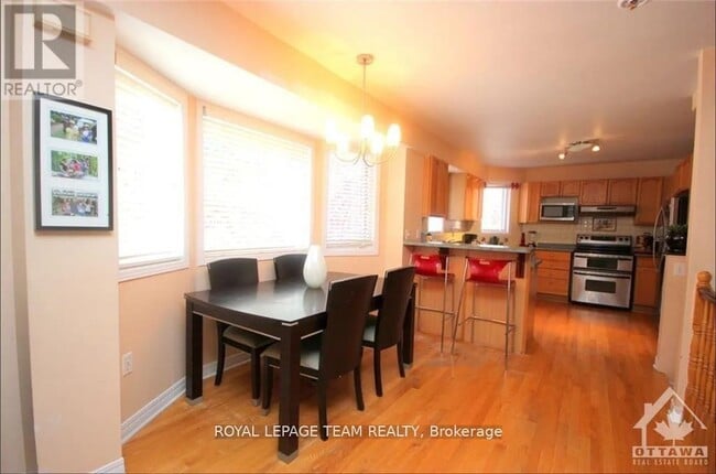 Building Photo - 376 Lisgar St