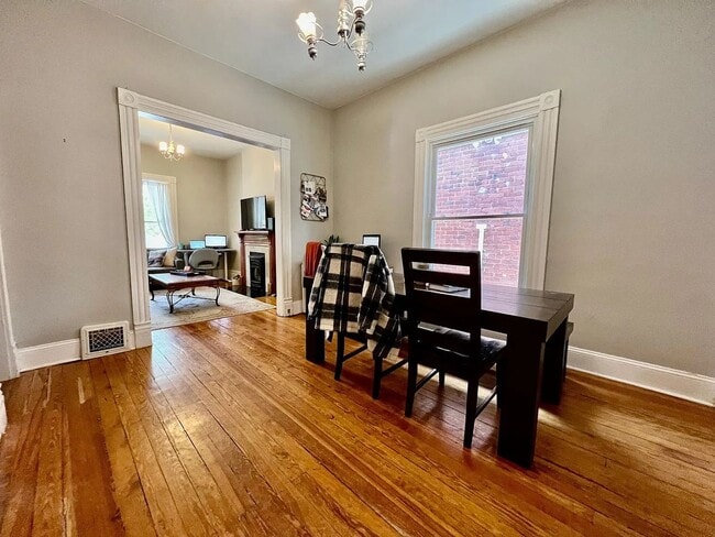 Building Photo - Charming 3BD, 2BA Highlands Square Home wi...