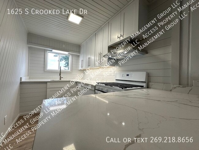 Foto del edificio - 1625 S Crooked Lake Dr