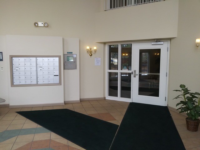 Building Photo - 165 Hunt Club Dr