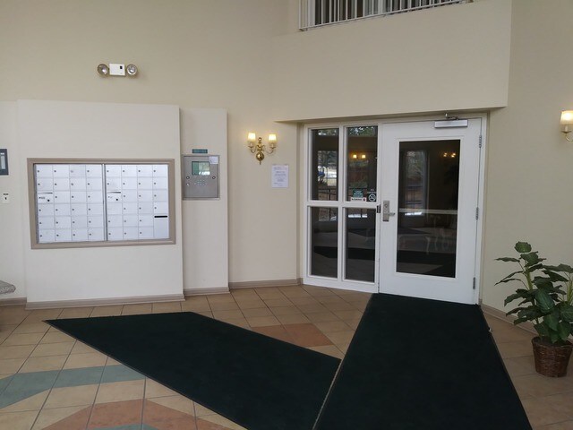 Foto del edificio - 165 Hunt Club Dr