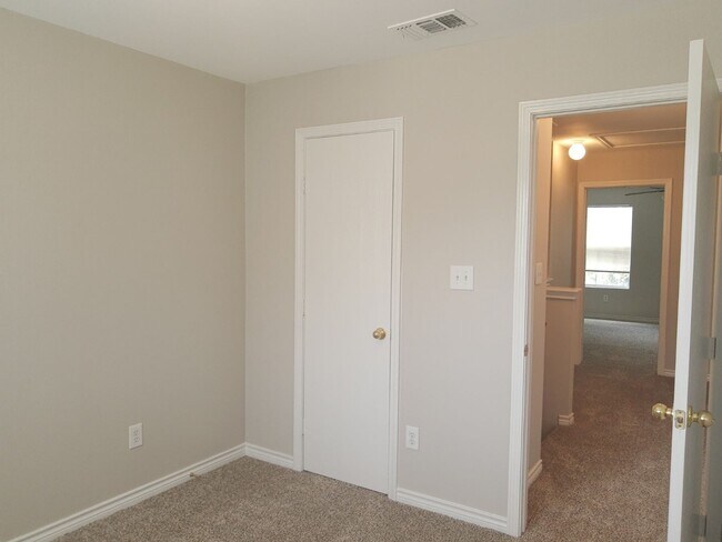 Foto del edificio - Garden at Summit * 3 Bedroom Townhome w/small backyard and 1-car direct access garage