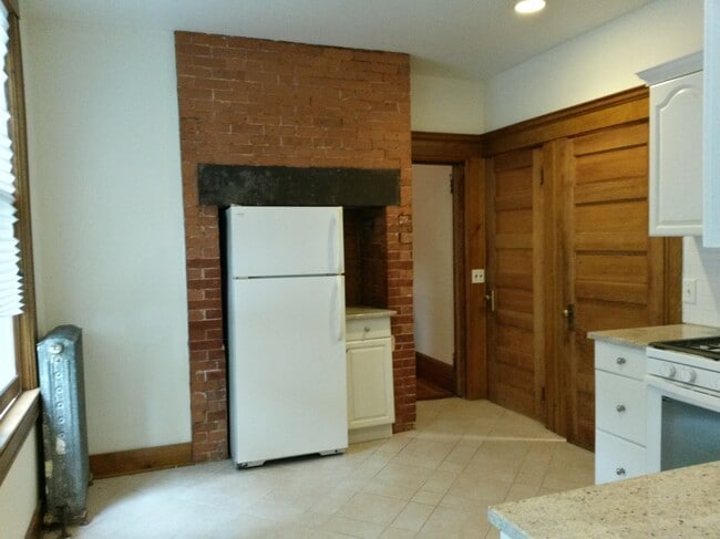 Building Photo - 164 Fairfield Ave