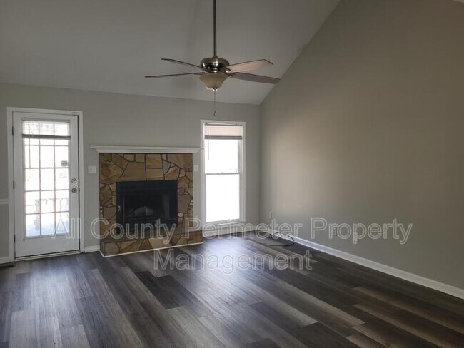 Building Photo - 206 Adams Way
