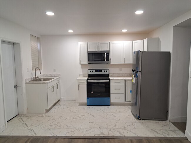 Kitchen - 101 E 23rd St