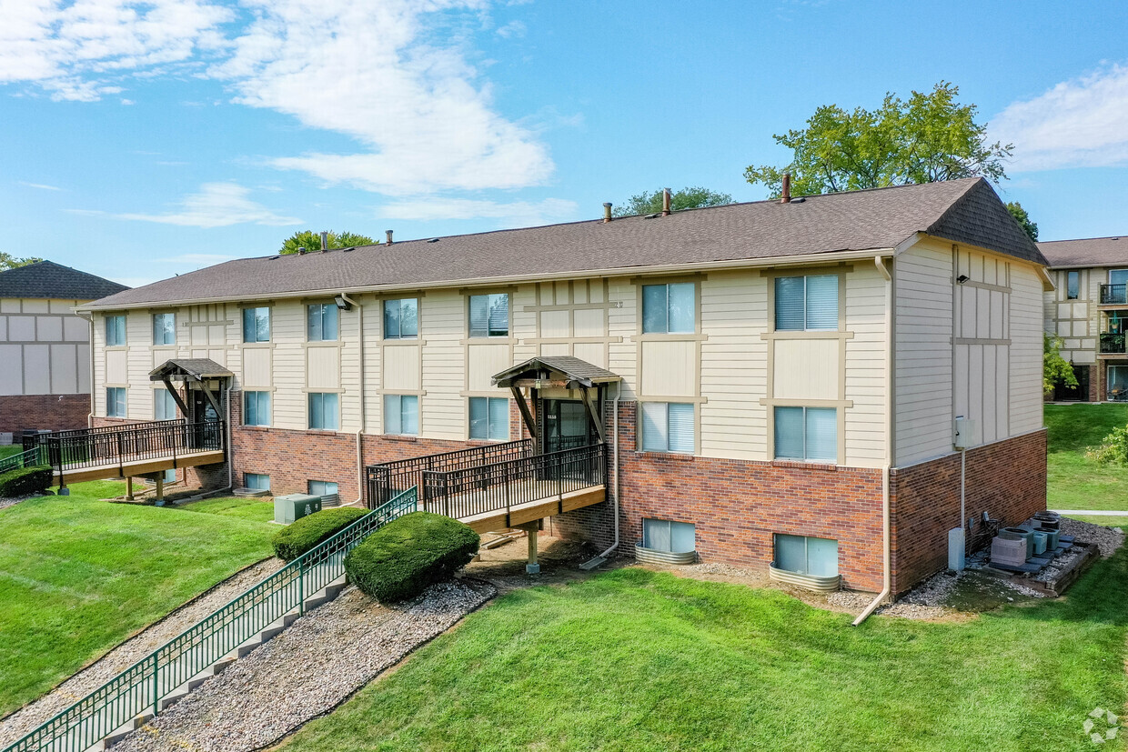 Primary Photo - Cambridge Apartments