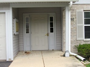 Building Photo - 1202 N Red Oak Cir