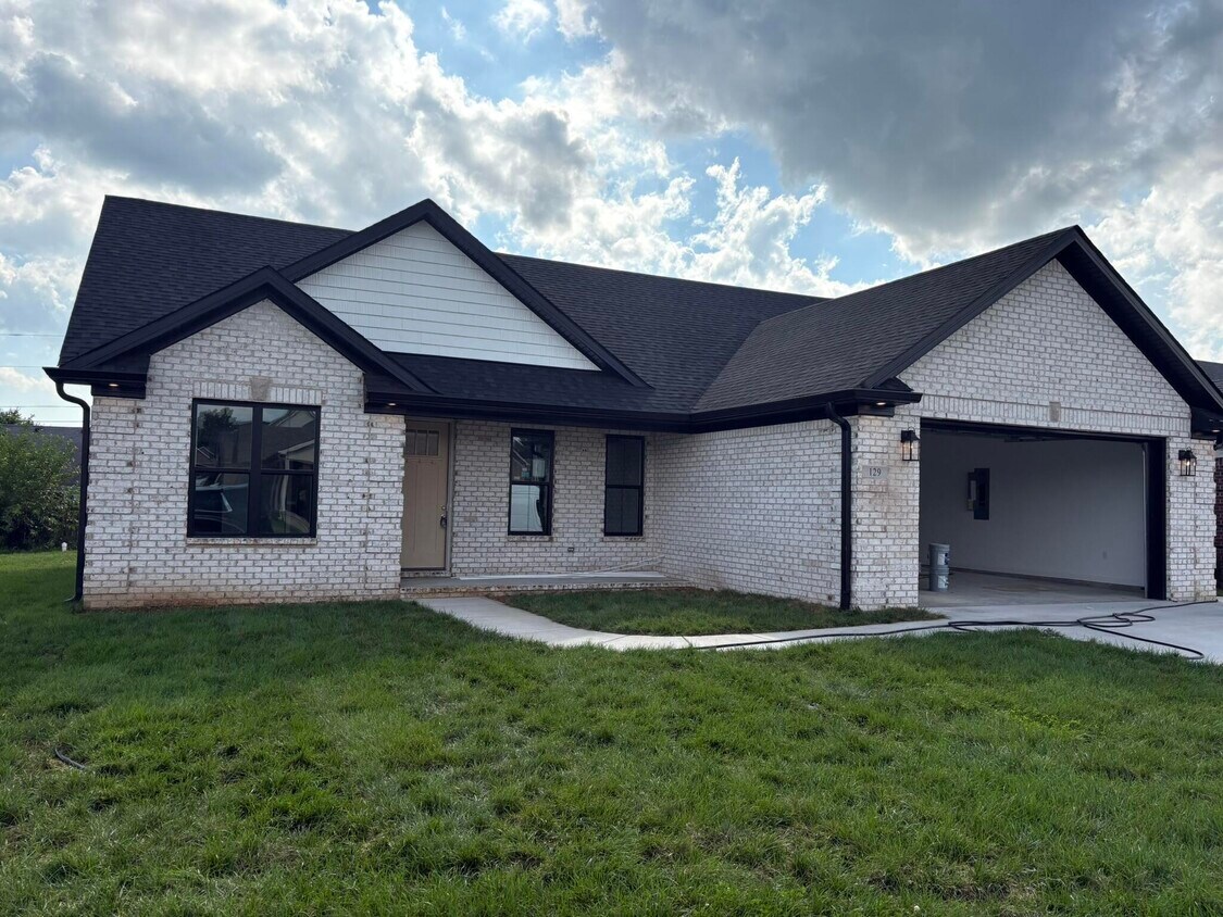 Foto principal - 129 Squires Way