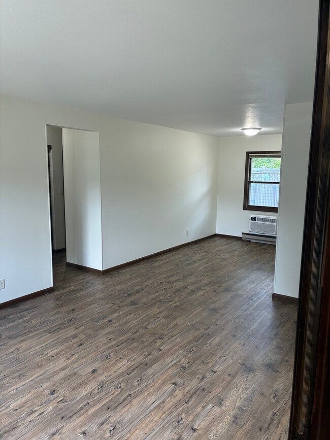 Sala de estar de la unidad 1 - 1404 Hayden Ave