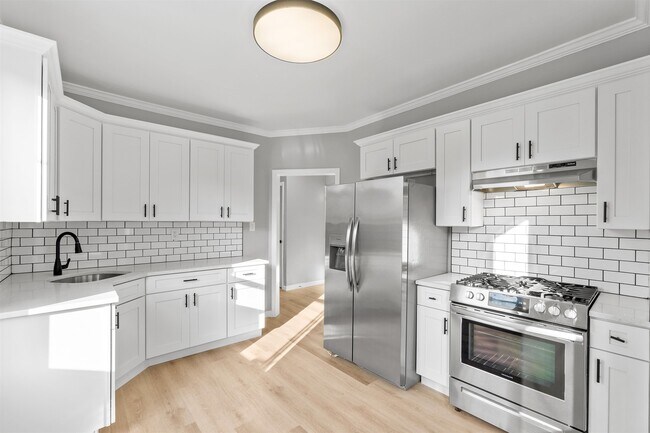 Building Photo - 98 W 32nd St