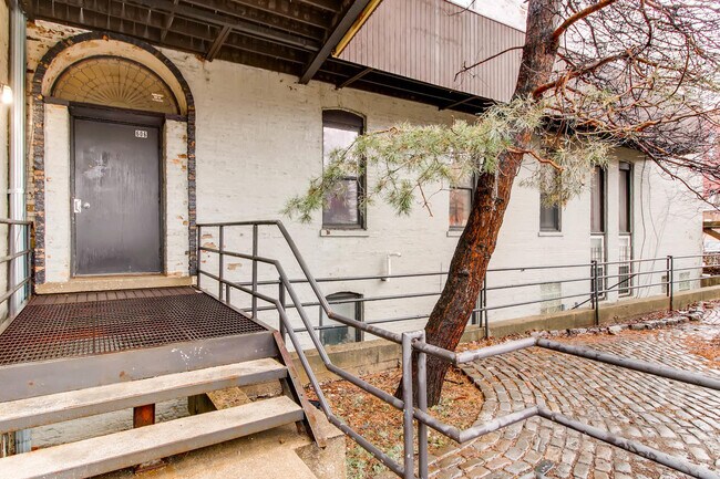 Foto del edificio - 600 W 18TH St