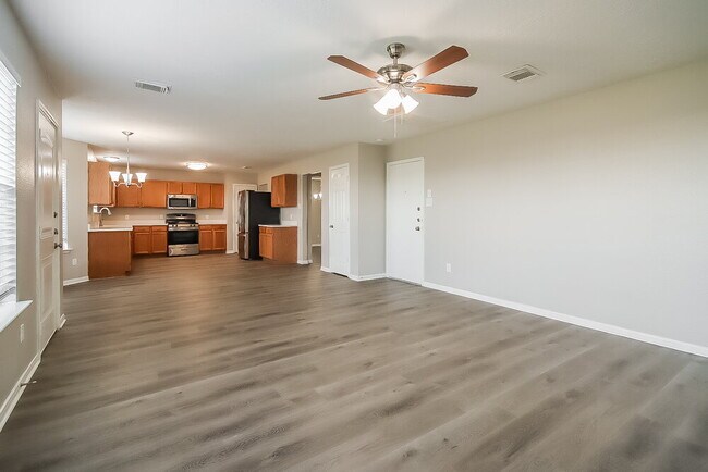 Building Photo - 4805 E Parma Dr