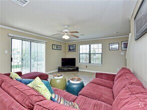 Building Photo - 211 Rim Rock Dr