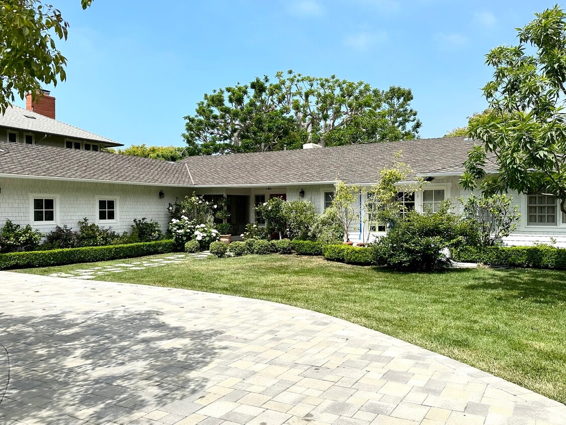 Primary Photo - 533 Amalfi Dr