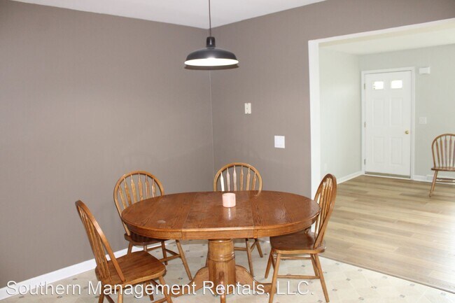 Building Photo - 2 br, 1.5 bath House - 539 E Frederick St.