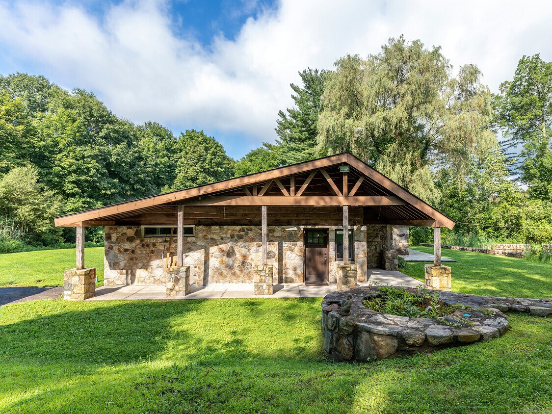 Foto principal - 100 Littlefield Rd