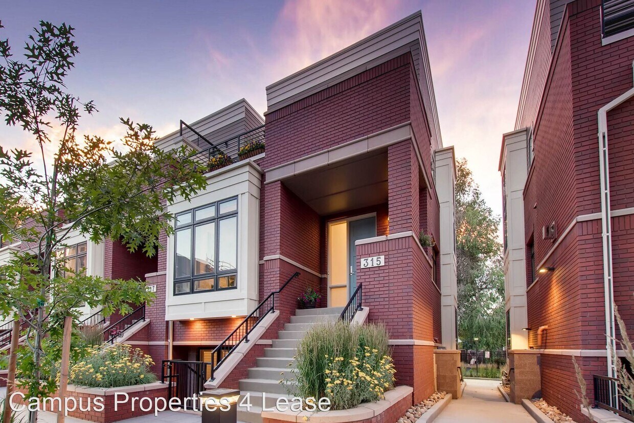 Primary Photo - 3 br, 4.5 bath House - 313 North Howes Str...