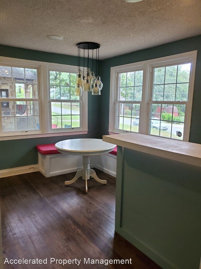 Foto del edificio - 2 br, 1.5 bath House - 210 E E Ave