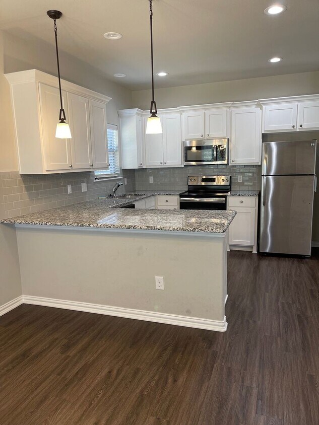 Foto principal - COMING SOON 4/2 BROCK ISD + LAWNCARE INCLU...