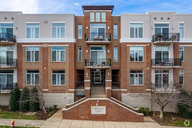 Building Photo - 205 31st Ave N