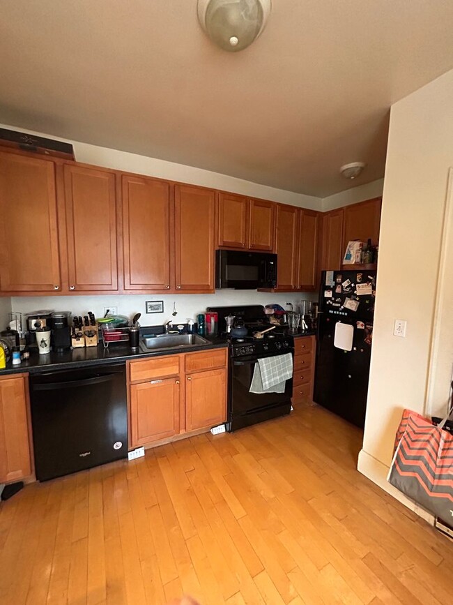 Building Photo - Avondale - Huge 2-Bedroom/1-Bath Apartment...