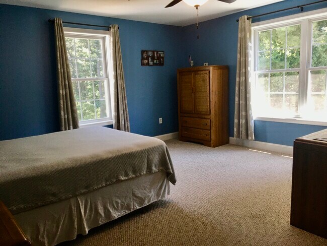 1st Bedroom - 90 Rangeway Rd