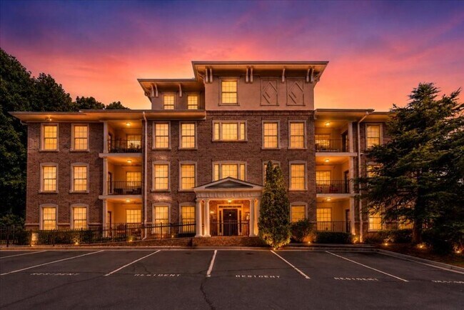 Foto del edificio - 2360 Logan Cir NE