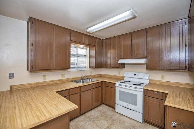 Building Photo - 154 W 27th Pl