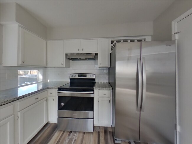 Foto del edificio - 7114 River Garden Dr