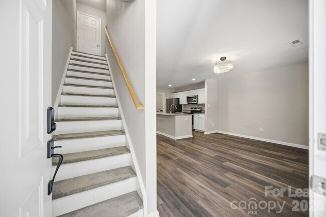 Building Photo - 1363 Ontario Dr