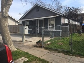 Building Photo - 2398 Oakmont St