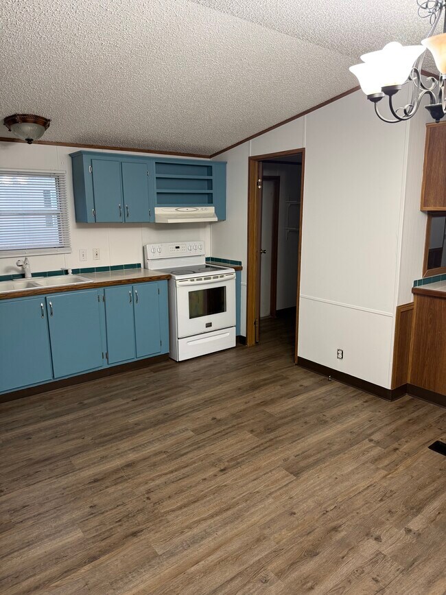 Foto del edificio - 2058 Krist Ln