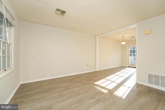 Building Photo - 19 Clipper Ct