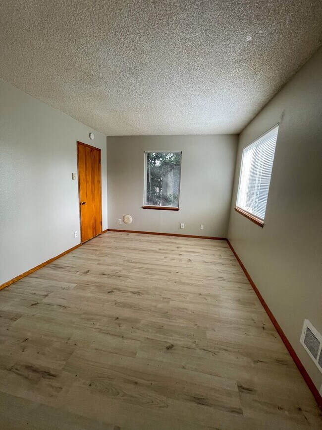 Building Photo - Charming 500 Sq Ft Home with New Upgrades ...