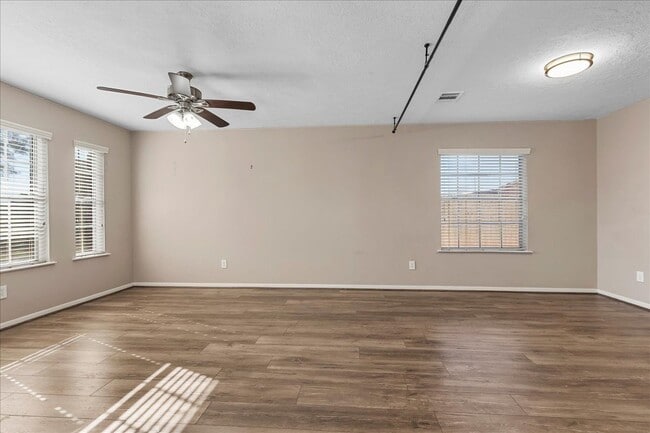 Building Photo - 16218 Bunker Ridge Rd